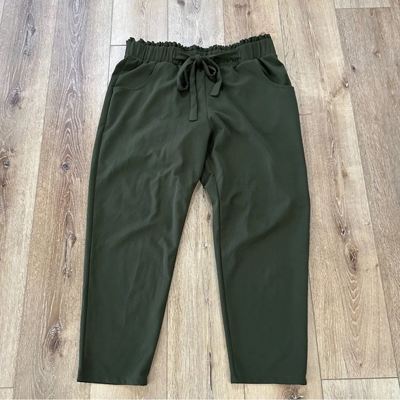 Cosmic Beauty Women’s Dark Green Paperbag Ruffle High Waist Tie Pants Sz 2X GUC - Picture 2 of 7